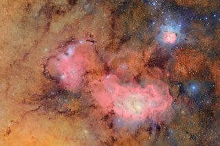 Cette image de la nébuleuse Trifide est le résultat de 678 prises de vues réalisées en l'espace de sept heures. KEYSTONE/AP